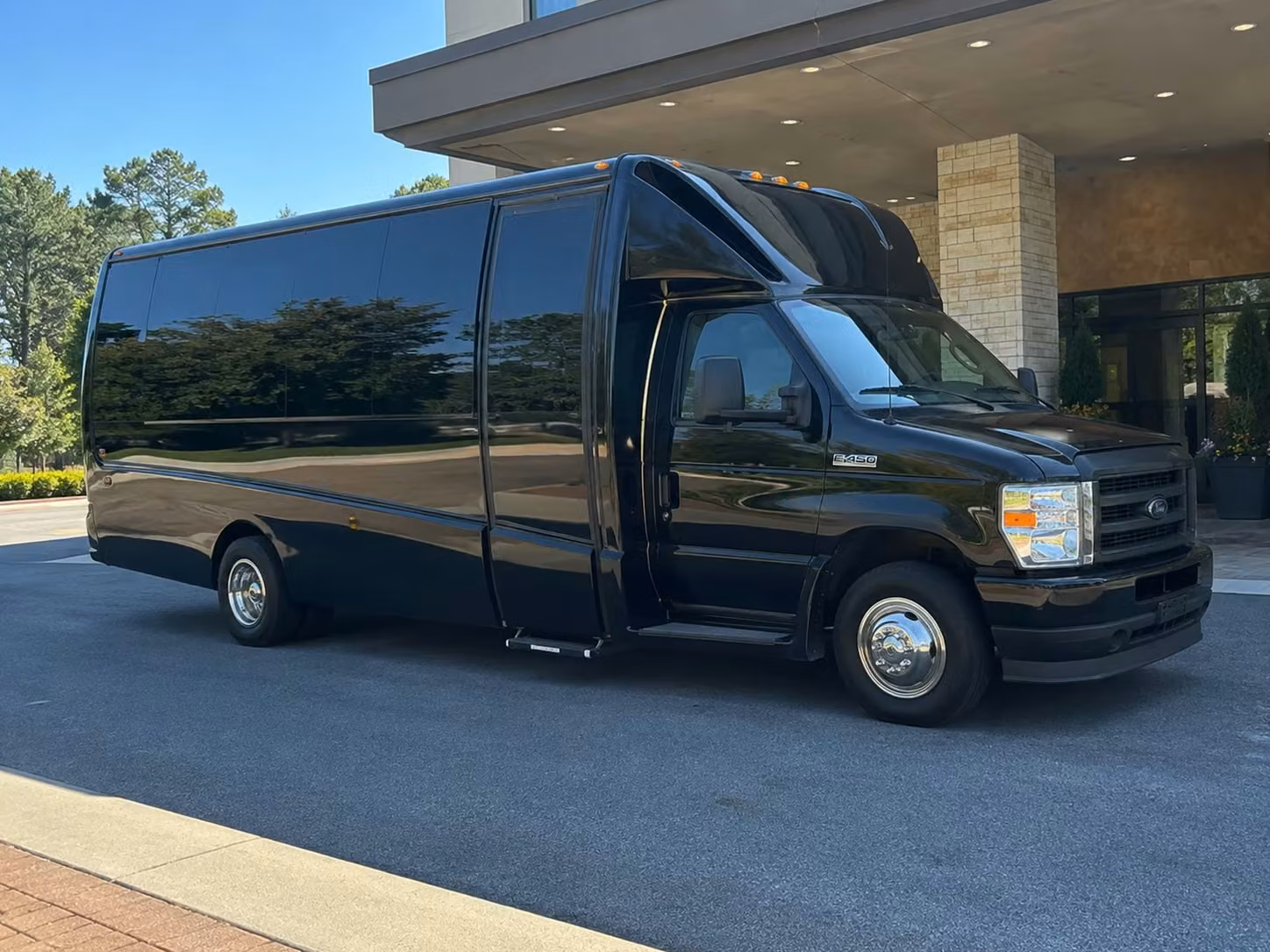 salinas 18 passenger minibus rental